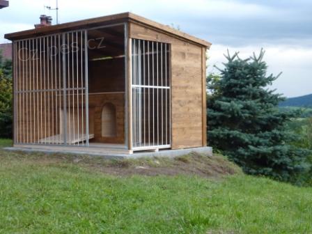 Kotec v ty�i s boudou