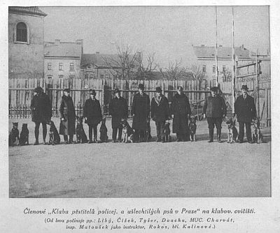 členové klubu pěstitelů policejních a ušlechtilých psů